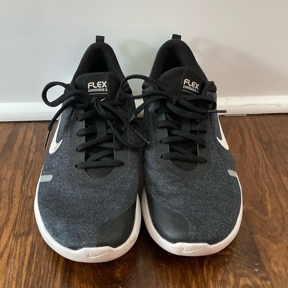 Nike Flex Experience 8 Black Athletic Shoes - Picture 1 of 10